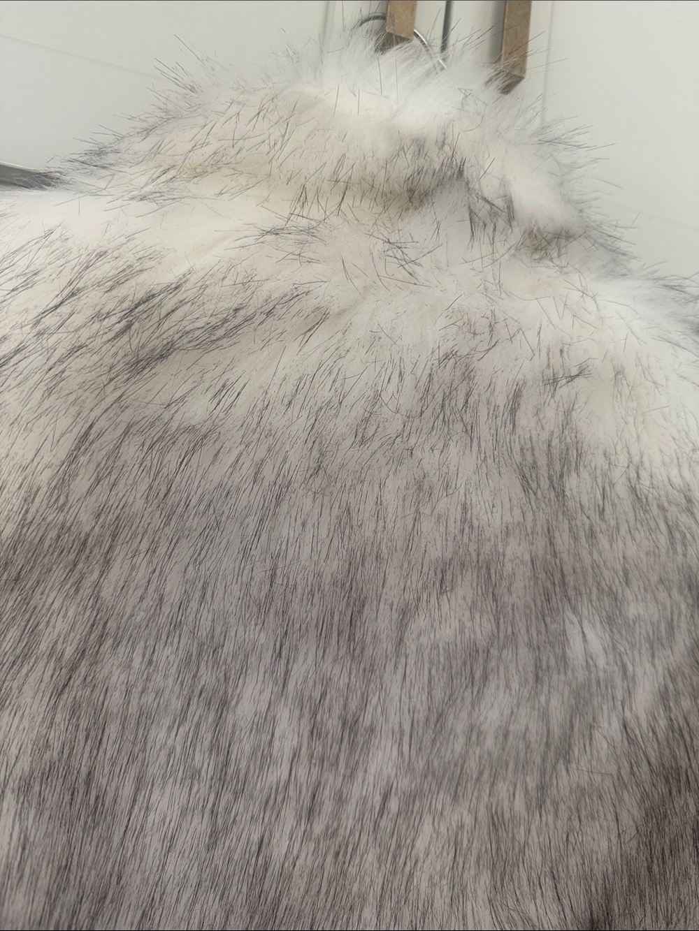 Faux Fur White Shrug Vest by BABEYOND - Picture 8 of 12